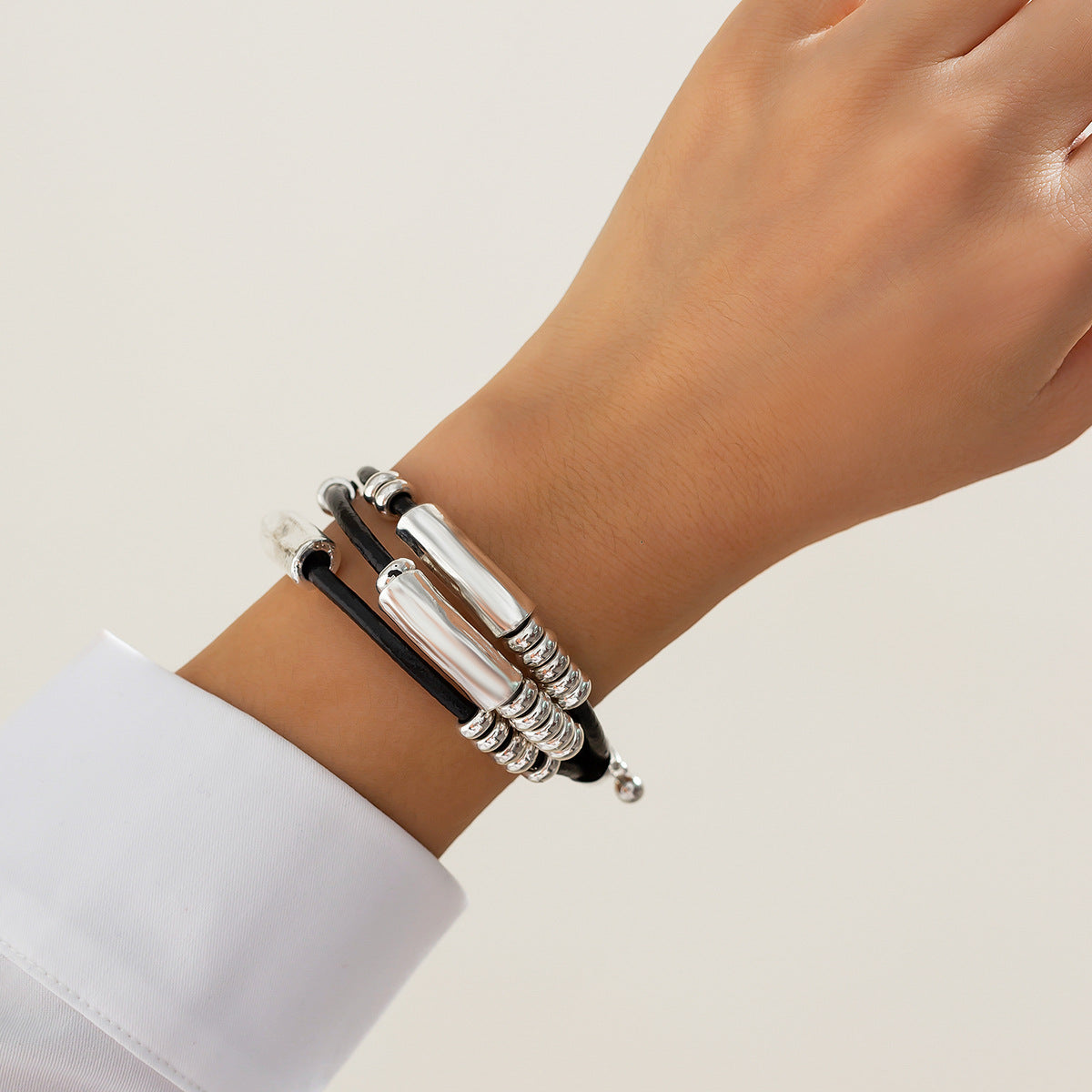 Set di braccialetti a polsino rigido da donna geometrici minimalisti con perline, in lega di zinco con finitura placcata