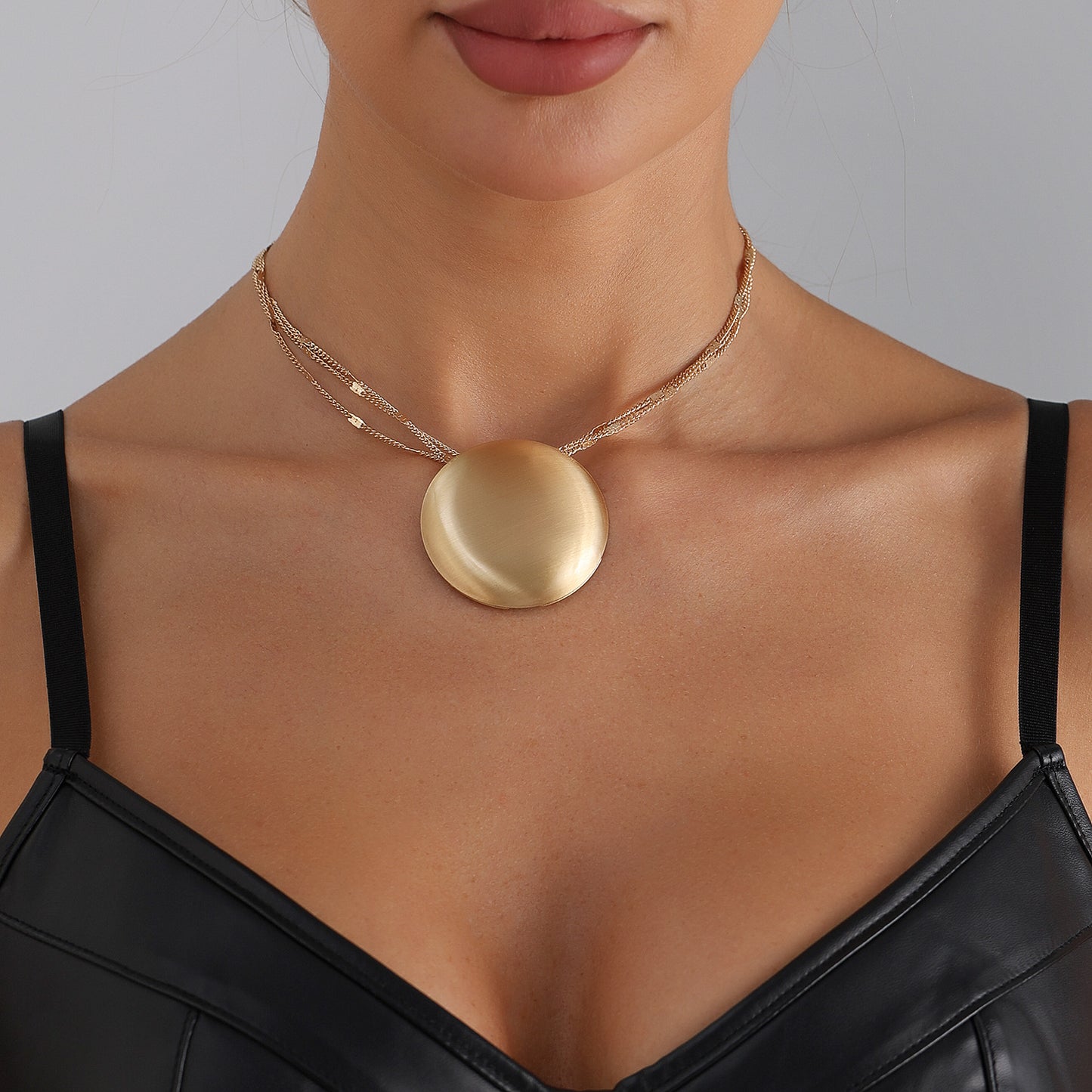 Vintage Geometric Round Brushed Alloy Pendant Necklace for Women