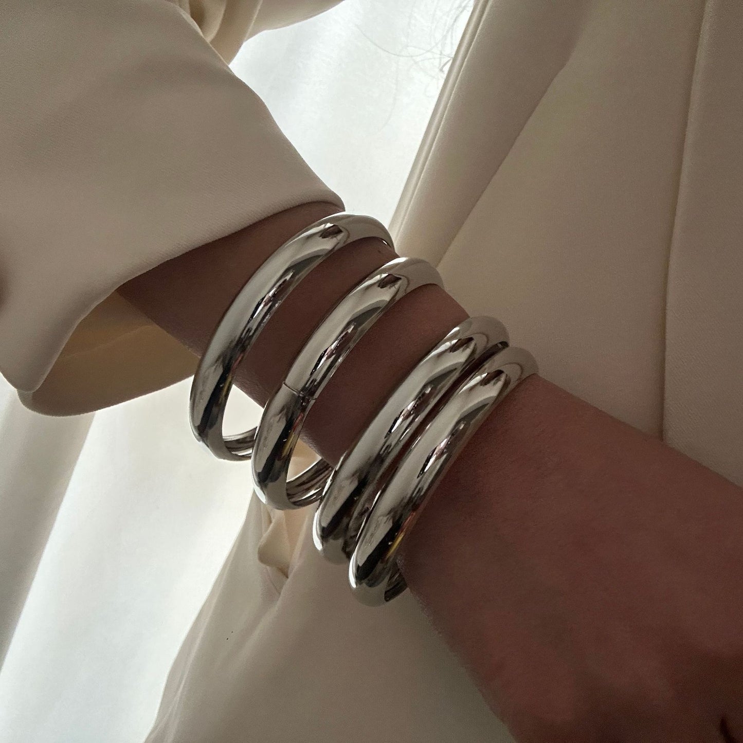Bracciale curvo liscio minimalista geometrico in lega di zinco placcata