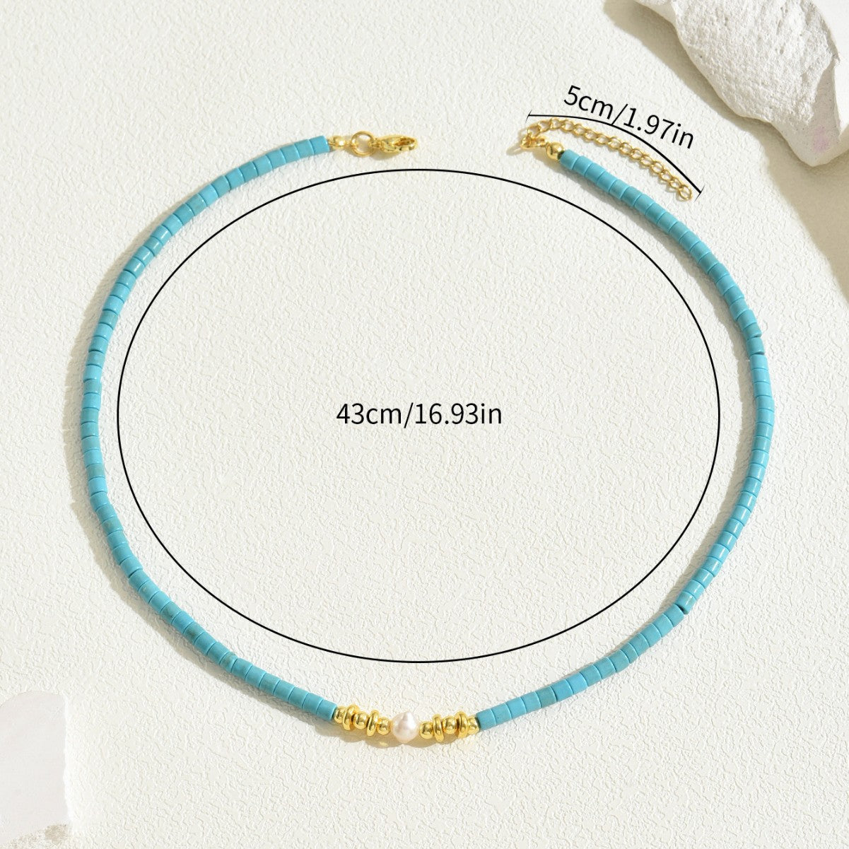 Elegante collana a clavicola lunga da donna stile palazzo con accenti di perle e catena in rame dal design geometrico