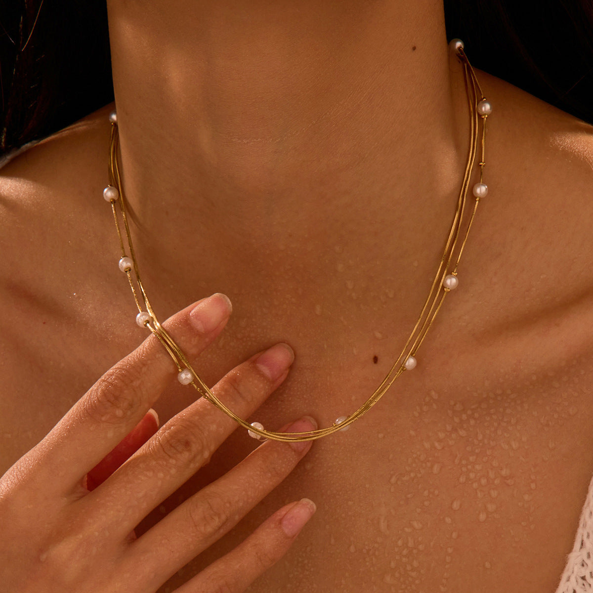 Collar de Acero Inoxidable con Colgante de Perlas Geométricas Estilo Francés Retro y Acabado Bañado para Mujer
