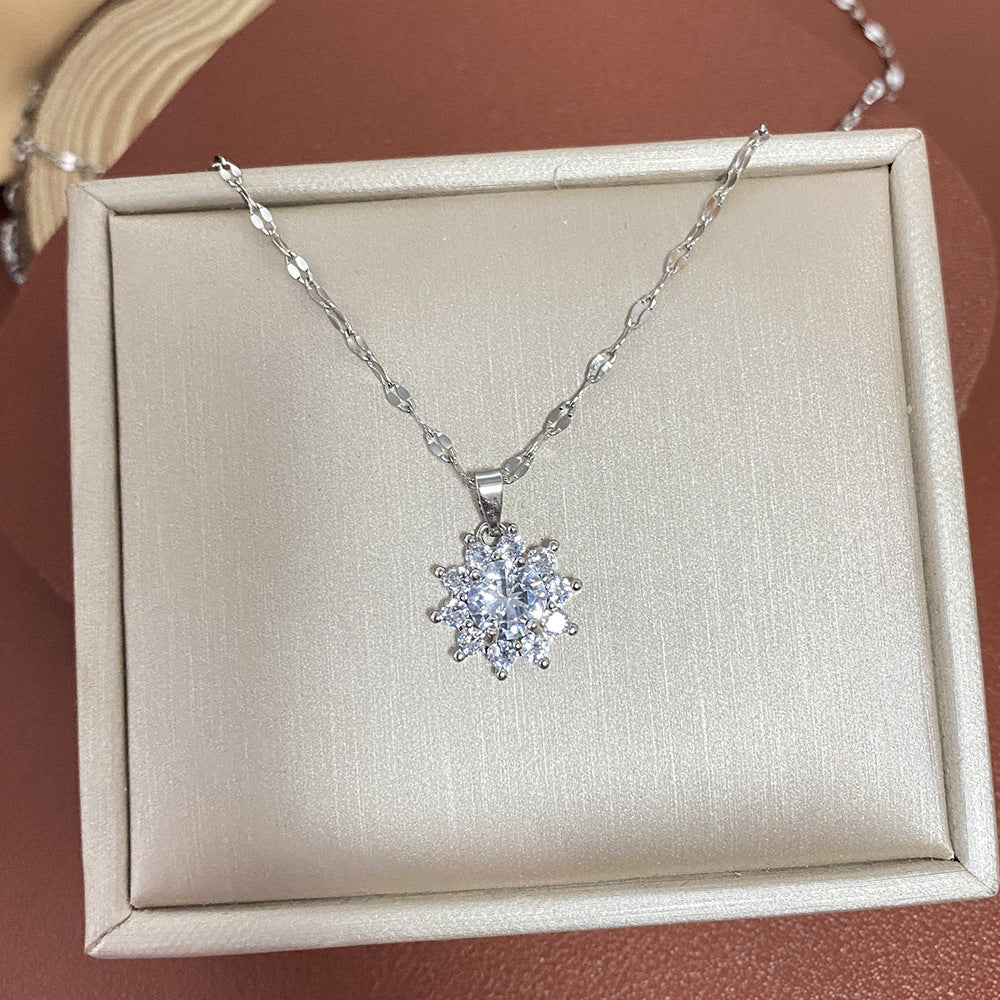 Collana con Ciondolo Girasole Minimalista e Orecchini in Acciaio al Titanio con Finitura Galvanizzata, Design a Catena O per Uso Unisex
