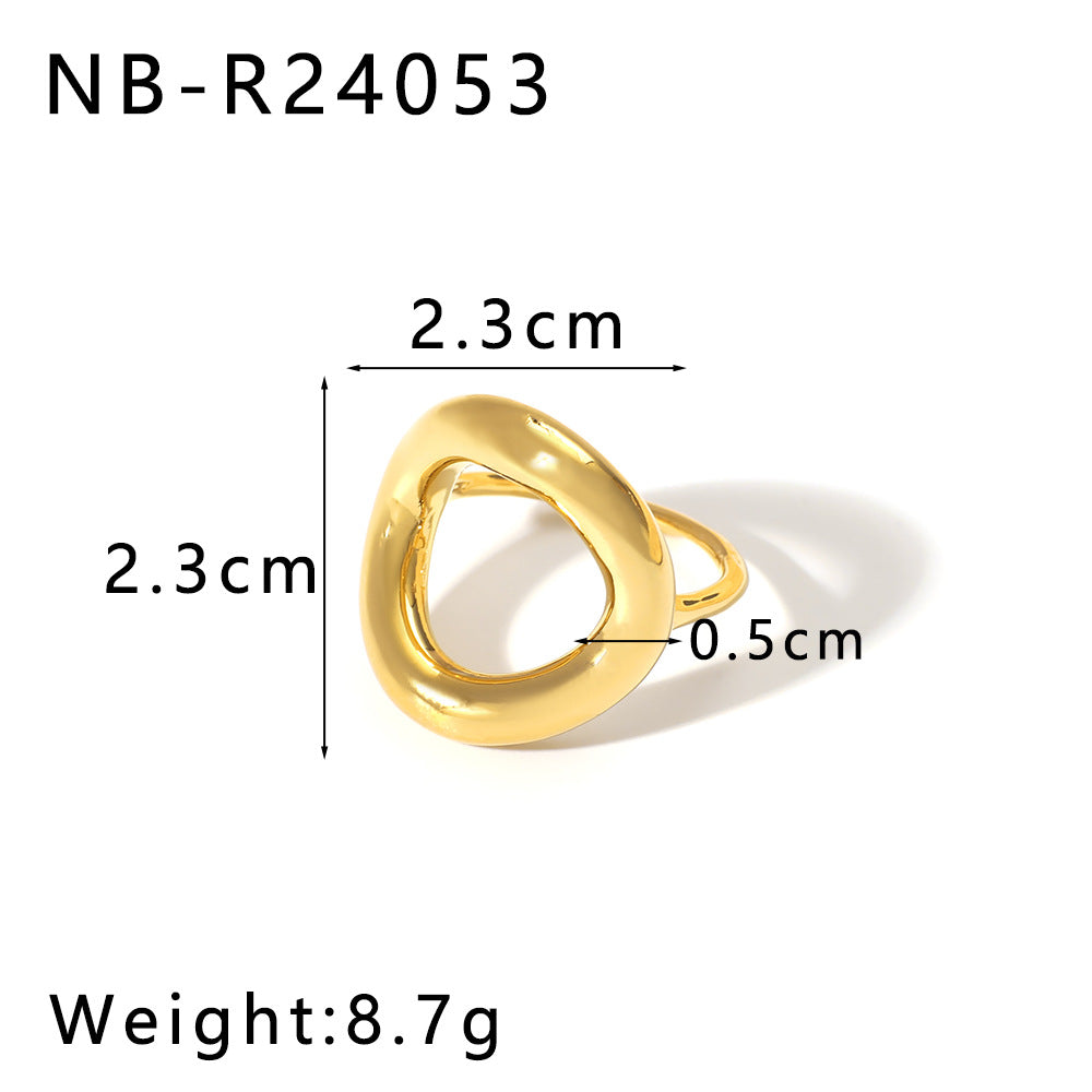 Anello Geometrico Intagliato in Acciaio al Titanio con Linee Accentate Placcate Oro 18K per Unisex