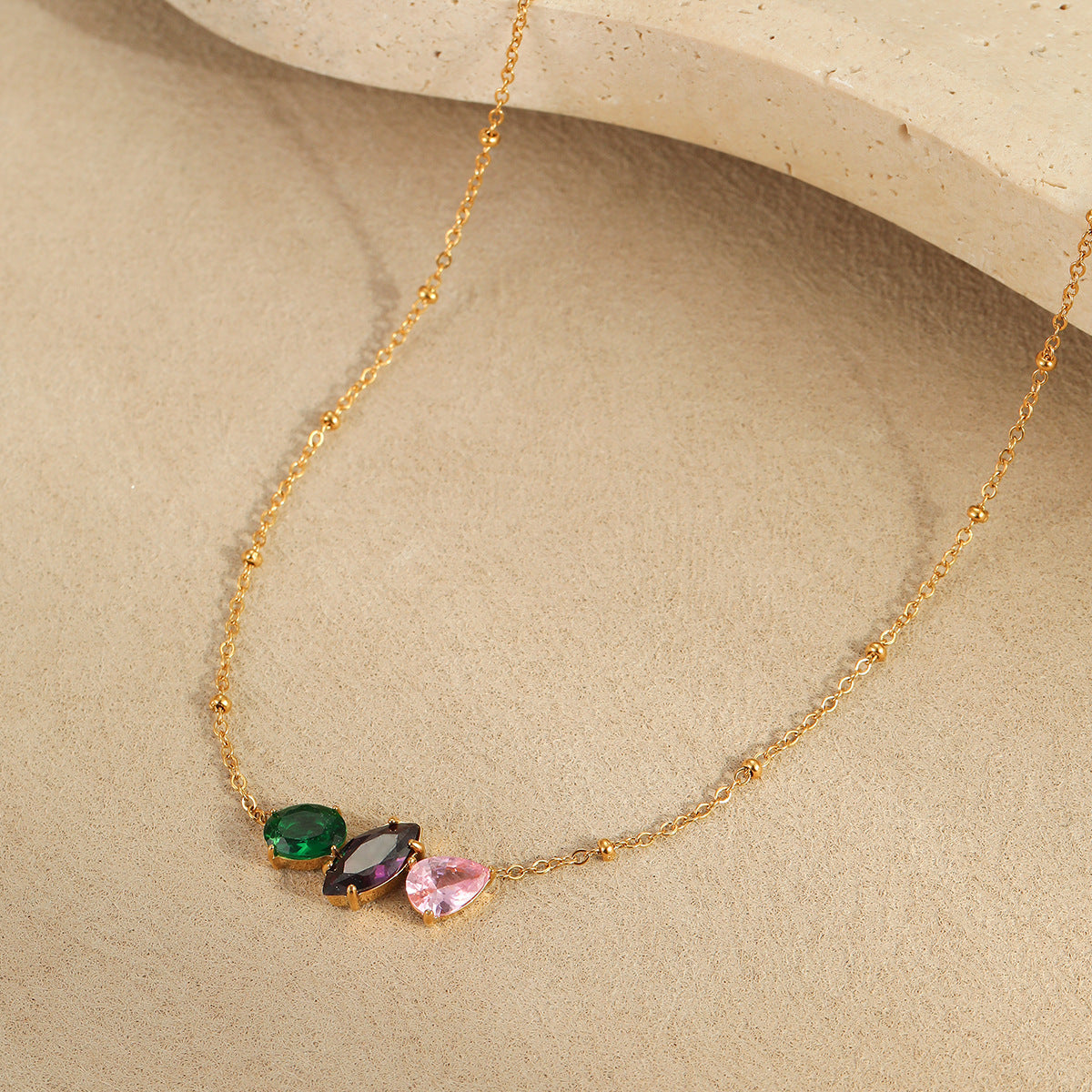 Collar de circonita con forma de lágrima, minimalista y a la moda, de acero inoxidable con chapado en oro de 18 quilates para mujer