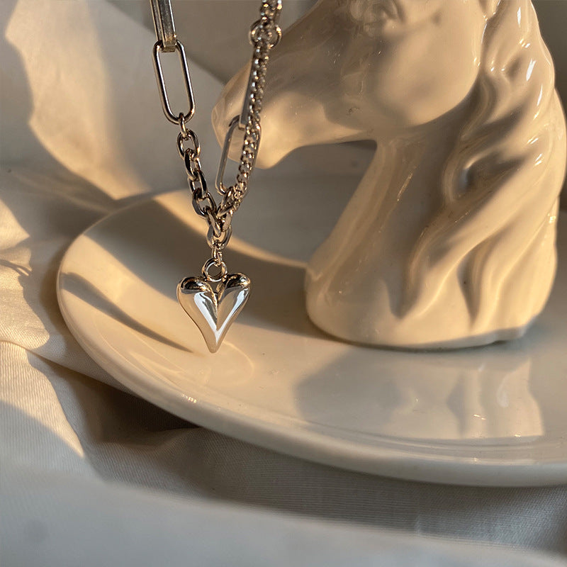 Minimalist Heart-Shaped Titanium Steel Necklace with Polished Finish for Women and Men, Delicate Clavicle Chain with Cross-Link Design