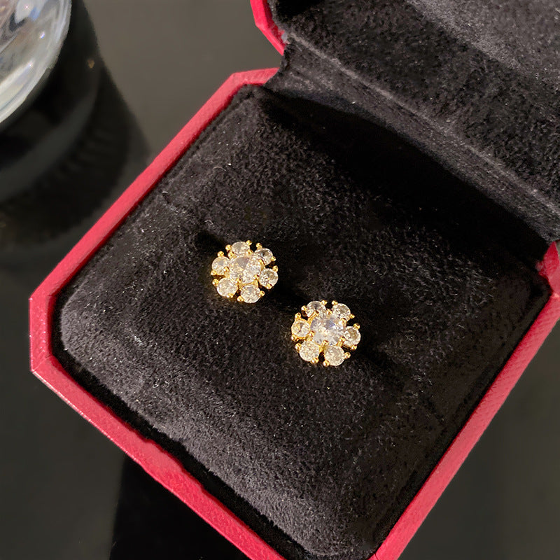 Sweet Elegant Heart Shaped Alloy Plated Stud Earrings with Micro-set Cubic Zirconia and Daisy Floral Design