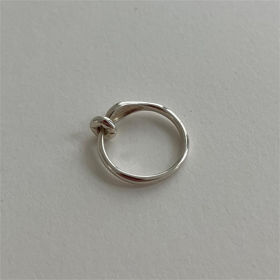 Dulce anillo de plata de ley 925 con baño geométrico para mujer