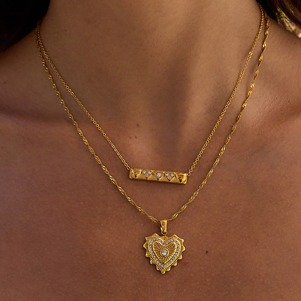 Collana in Acciaio al Titanio Placcato a Cuore Minimalista da Donna con Delicata Catena a Serpente e Lussuoso Accento per Clavicole