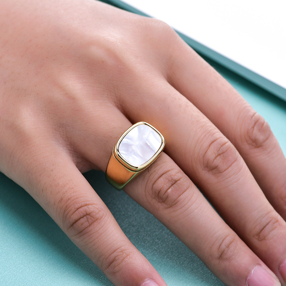Anello geometrico in madreperla in acciaio al titanio placcato oro 18 carati da donna