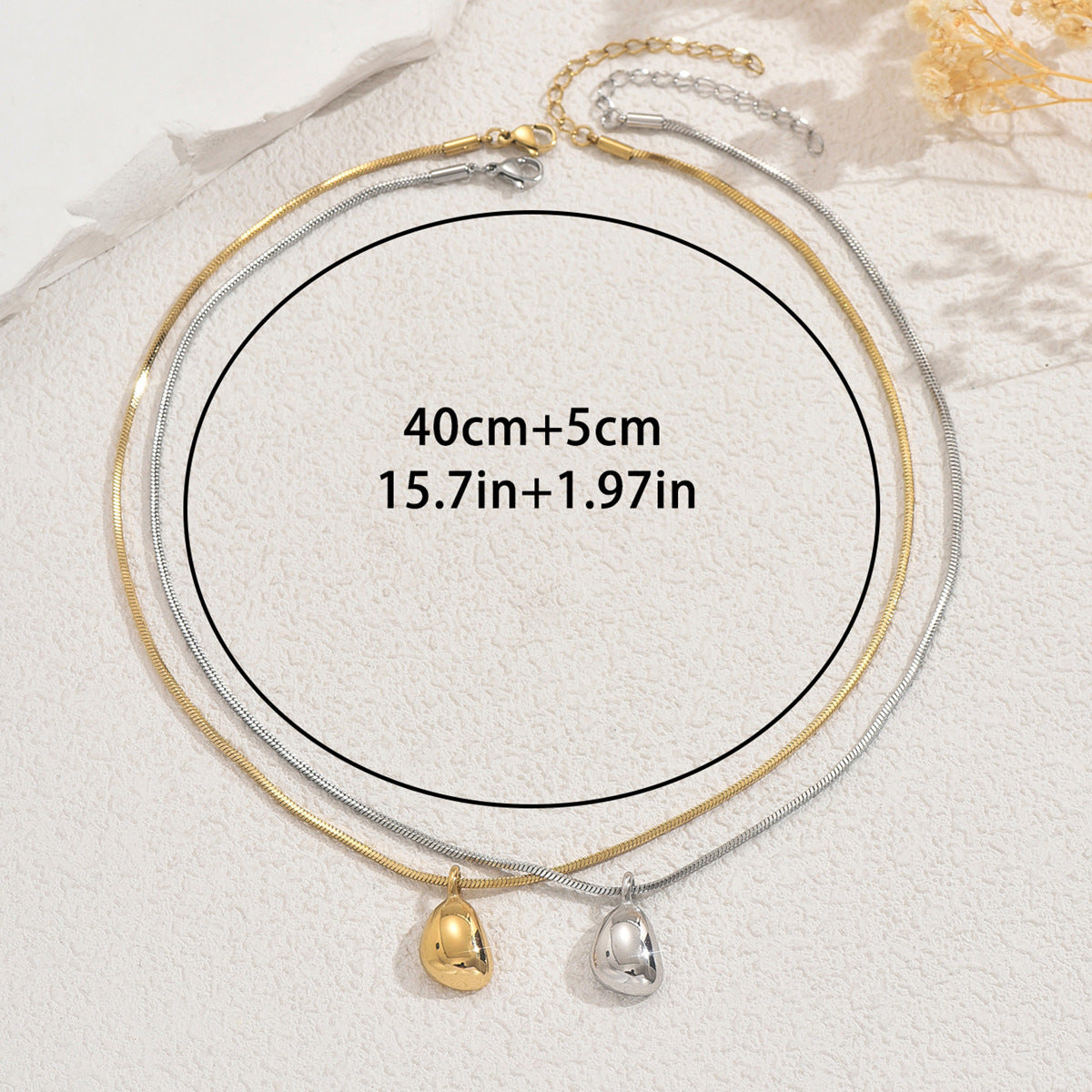 Collana a pendente geometrico minimalista da donna in rame con finitura placcata, catena lunga alla clavicola