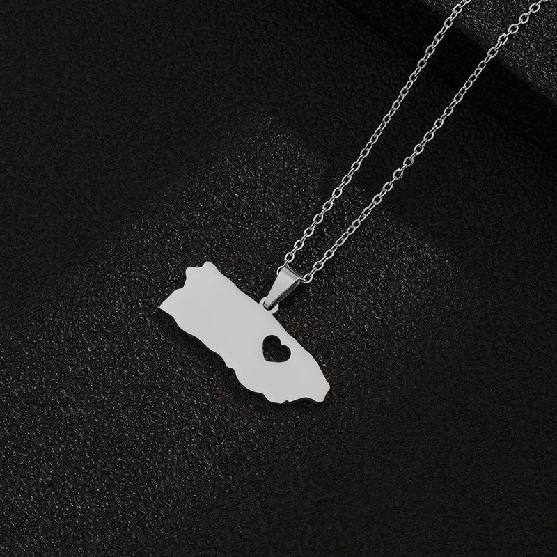 Collana pendente a cuore cavo alla moda da donna in acciaio al titanio placcato oro su catena a O