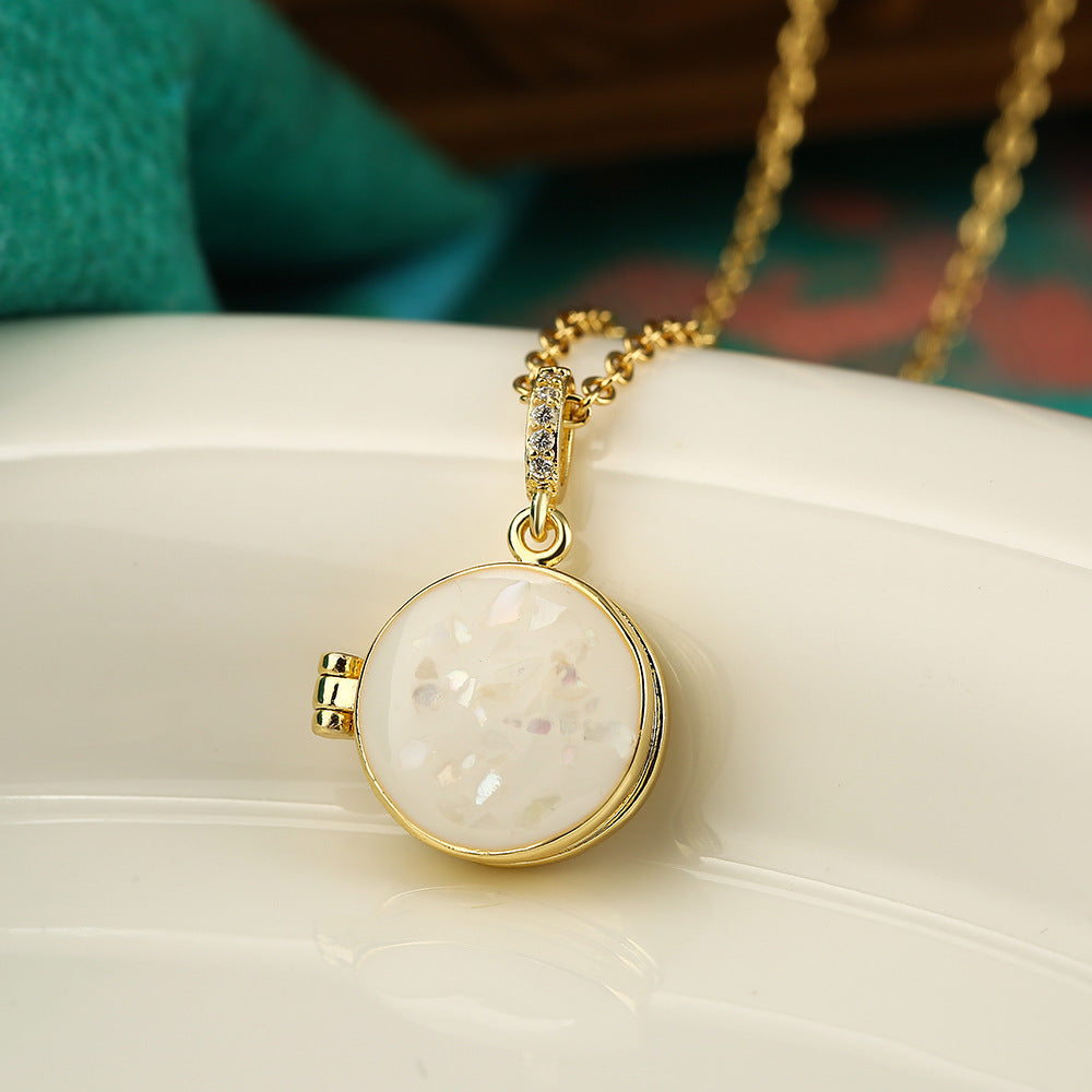 Minimalist Round Photo Locket Pendant Necklace for Women with Gold Plated Copper Chain