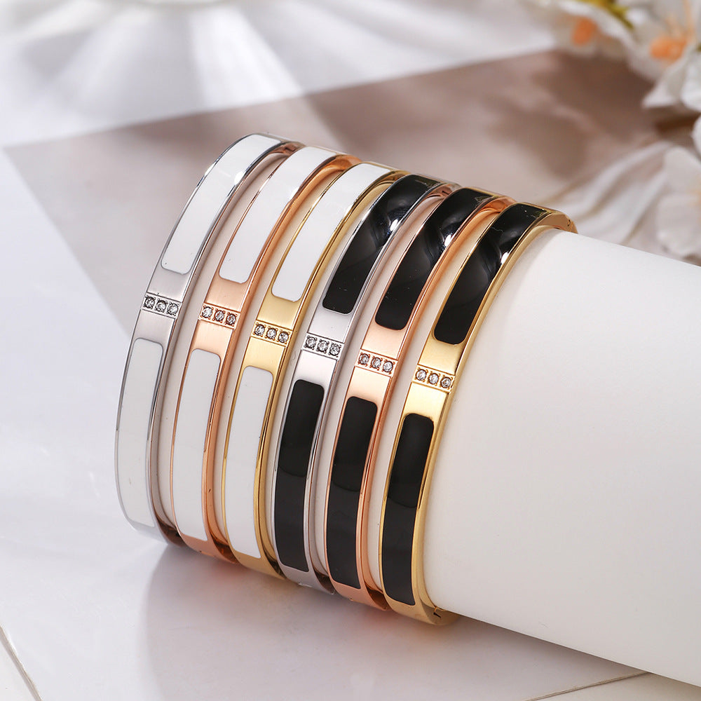 Minimalist Luxury Round Geometric Drip Oil Titanium Steel Bracelet with Three Rhinestones for Women