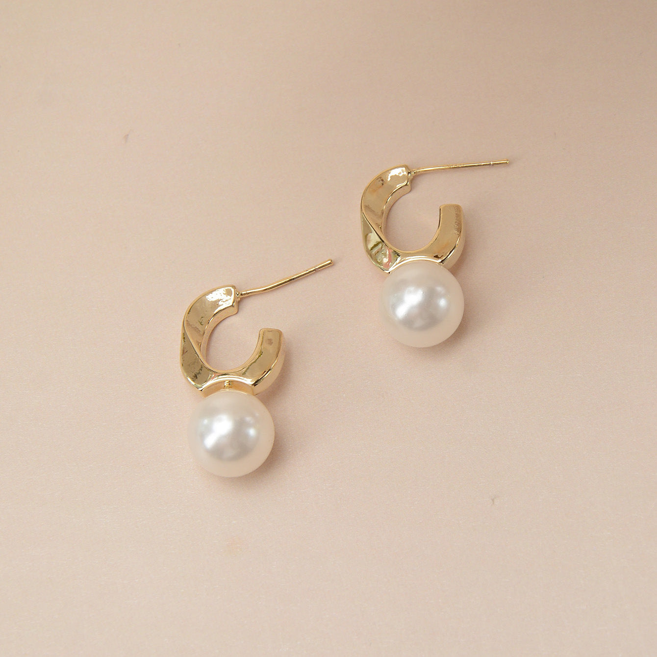 Sweet Elegant Gold Plated Brass Cubic Zirconia Pearl Inlay Earrings for Women