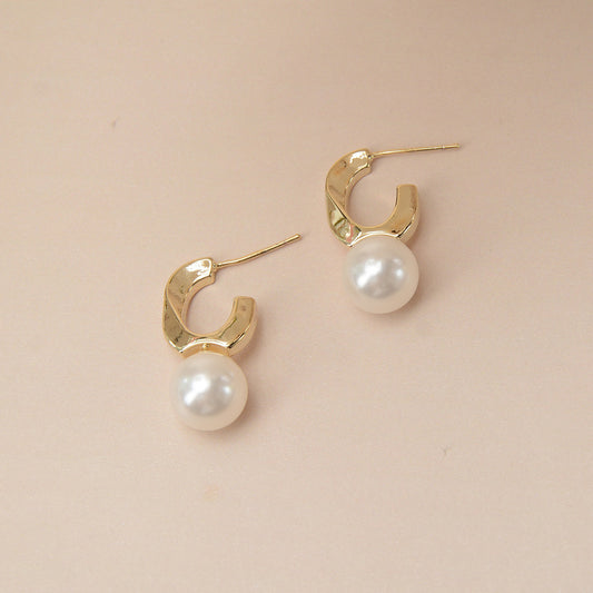 Sweet Elegant Gold Plated Brass Cubic Zirconia Pearl Inlay Earrings for Women