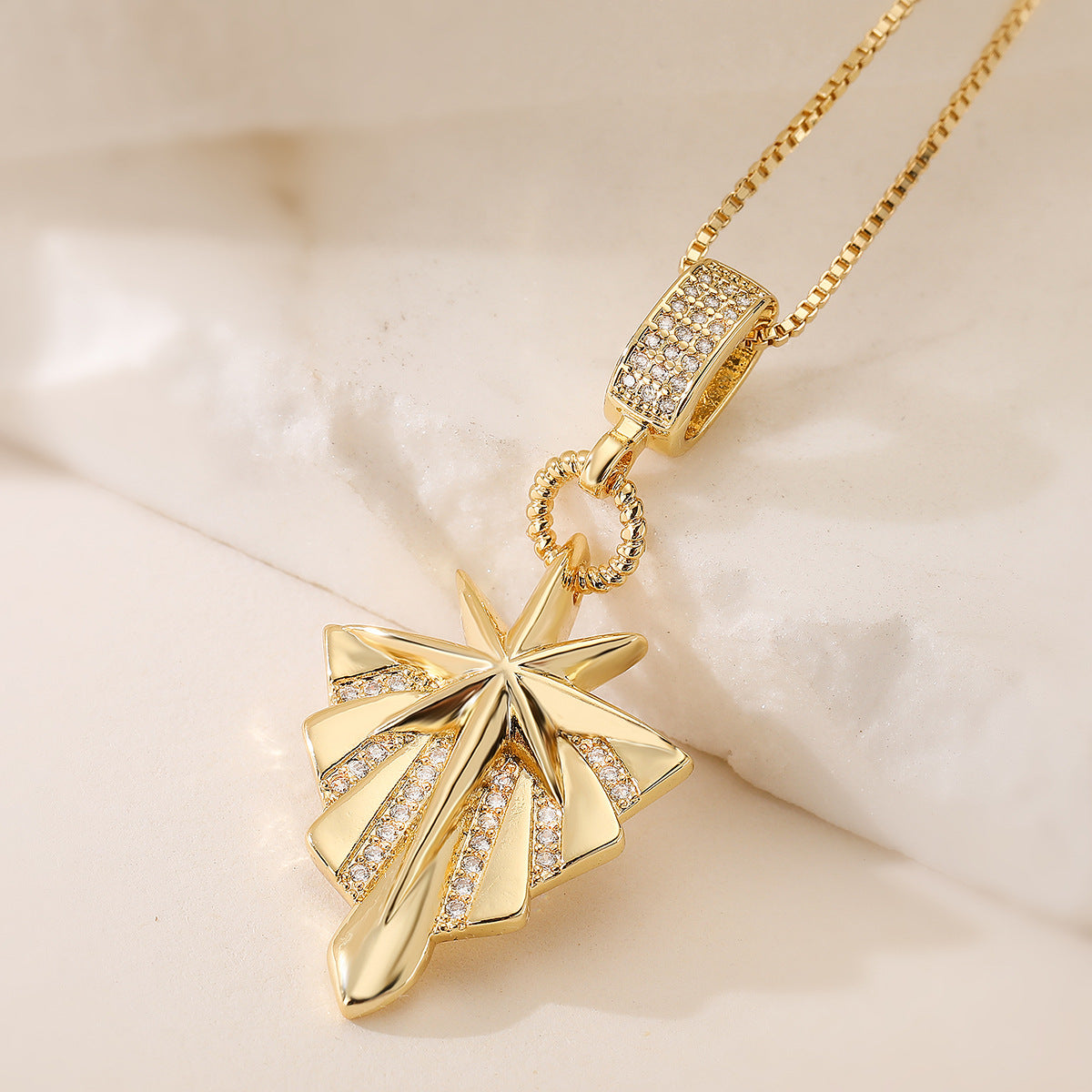 Minimalist Geometric Eight-Pointed Star Pendant Necklace for Women with Copper Base Plated in 18K Gold and Zircon Inlay
