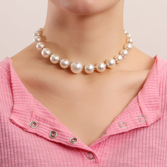 Collana Geometrica Minimalista in Lega con Accenti di Strass Micro-Pave e Perle Barocche per Donna
