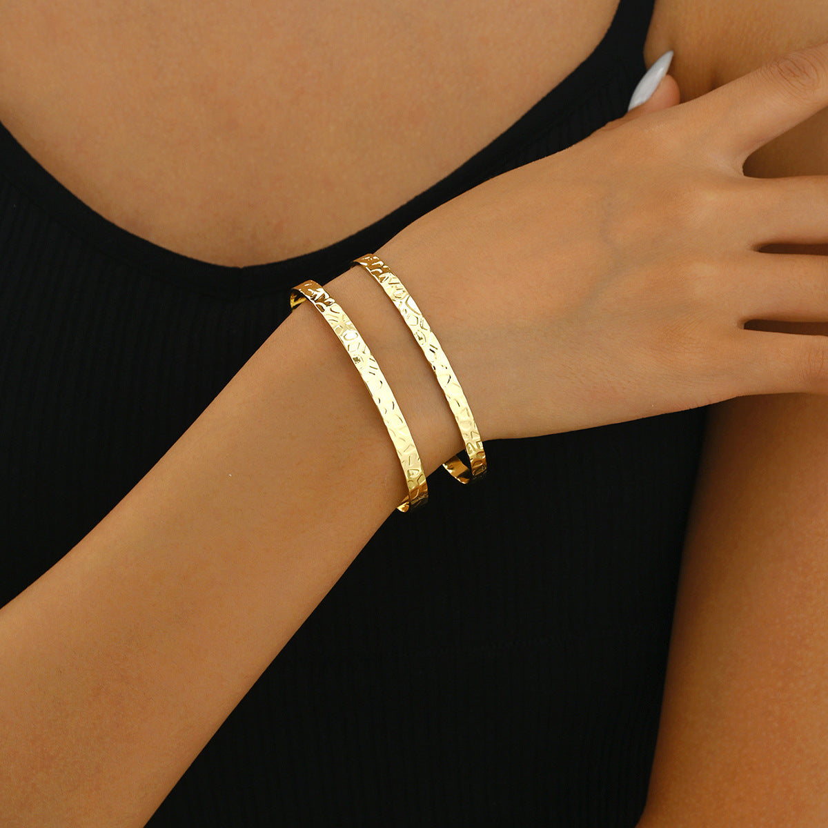 Pulsera de puño abierto de doble capa geométrica, dulce y minimalista, chapada en oro de 18 quilates, de aleación de zinc, joyería para mujer