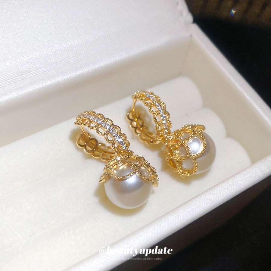 Eleganti orecchini a perno in stile vintage francese con intarsio in zircone e design geometrico da donna