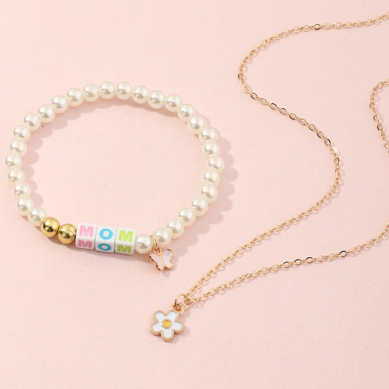 Bracciale minimalista in metallo a forma di lettera per bambine e ragazze con accenti di perle, design artigianale