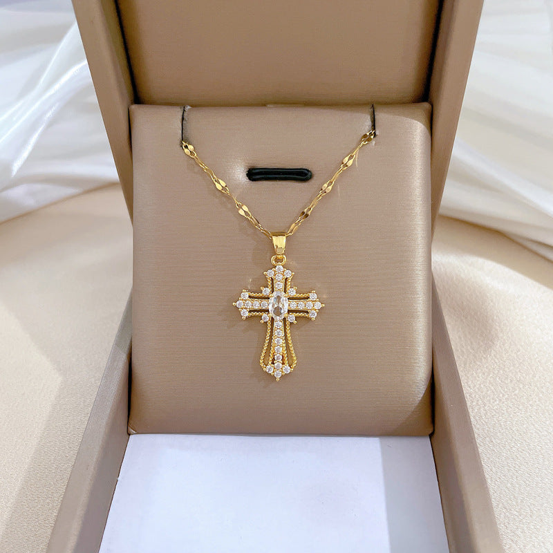 Collana Girocollo di Lusso con Pendente a Croce Geometrica in Acciaio al Titanio e Strass