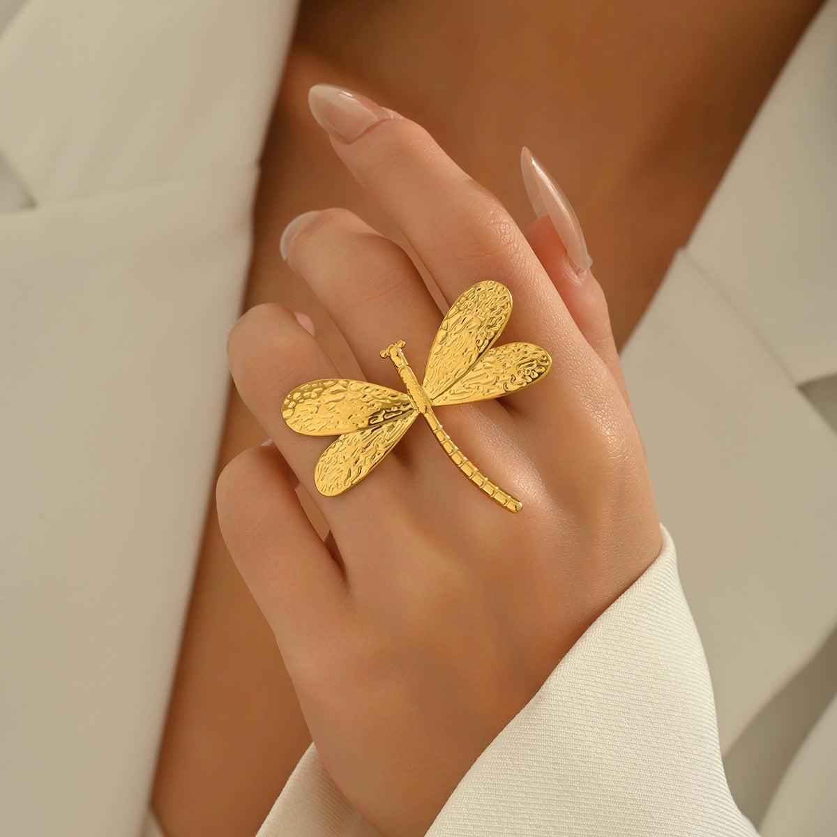 Anello aperto regolabile da donna a forma di cuore geometrico in lega di zinco con finitura placcata