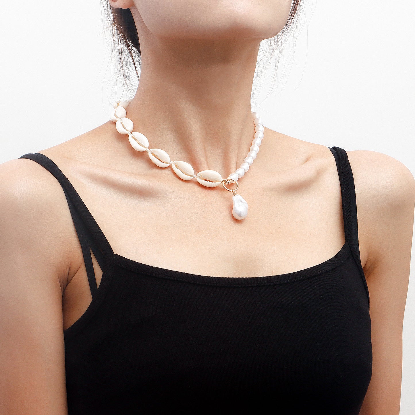 Handwoven Beach Casual Geometric Shell-Shaped Imitation Pearl Pendant Necklace for Women with Alloy Body and Plated Finish