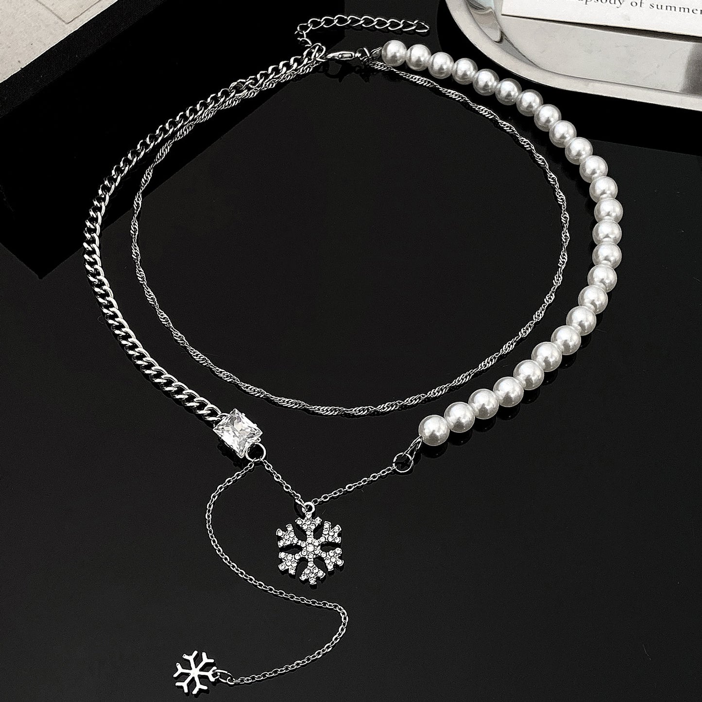 Collar con Colgante de Copo de Nieve Minimalista en Aleación con Incrustaciones de Diamantes de Imitación para Mujer, Cadena con Medallón Geométrico Azul