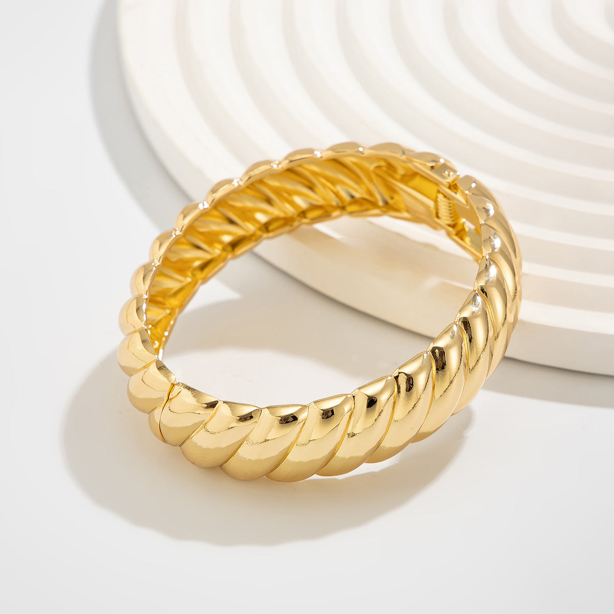 Minimalist Plated Zinc Alloy Textured Spring Bangle Bracelet
