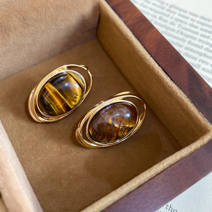 Pendientes de tuerca ovalados de ojo de tigre estilo Maillard vintage con postes de plata 925 bañados en oro de 18 quilates