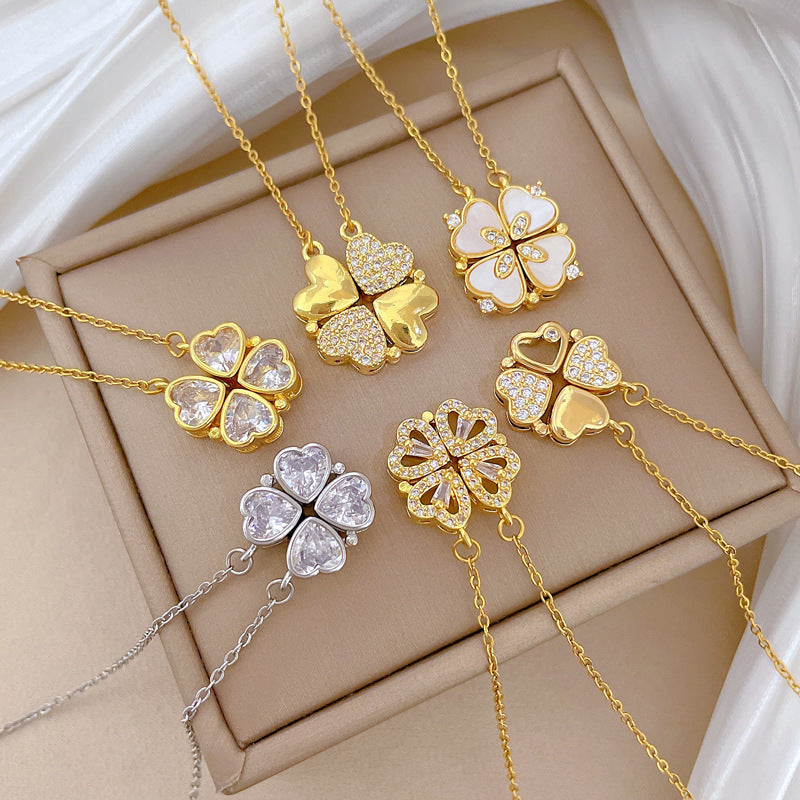 Collana con pendente a forma di cuore e quadrifoglio in stile cartone animato, in acciaio al titanio con intarsio di strass, catenina regolabile con chiusura a moschettone per donna e uomo