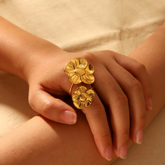 Vintage French Style Floral Shape Titanium Steel Ring for Women with Plated Finish and Botanical Design