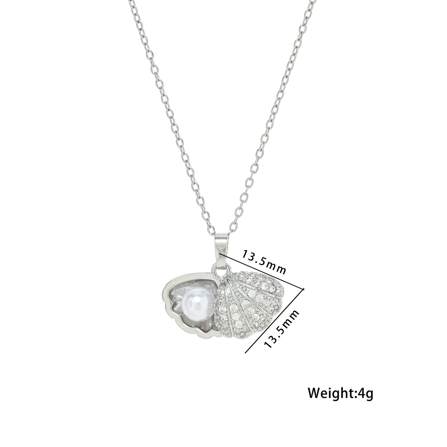 Collana da Donna con Ciondolo a Conchiglia a Ventaglio in Acciaio al Titanio, con Intarsi di Strass e Finitura Placcata