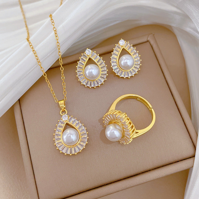 Sweet Luxury Teardrop Moon Rhinestone Pearl Brass Pendant Titanium Steel Necklace for Unisex