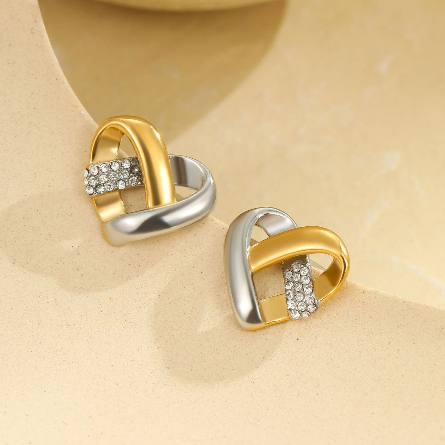 Pendientes de botón minimalistas de acero inoxidable con forma de corazón y incrustaciones de diamantes de imitación para mujer