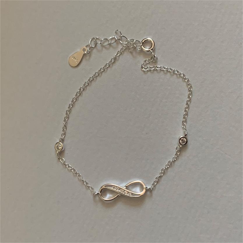 Bracciale Minimalista in Argento Sterling 925 con Zirconia Cubica a Forma di Infinito Geometrico a Figura Otto