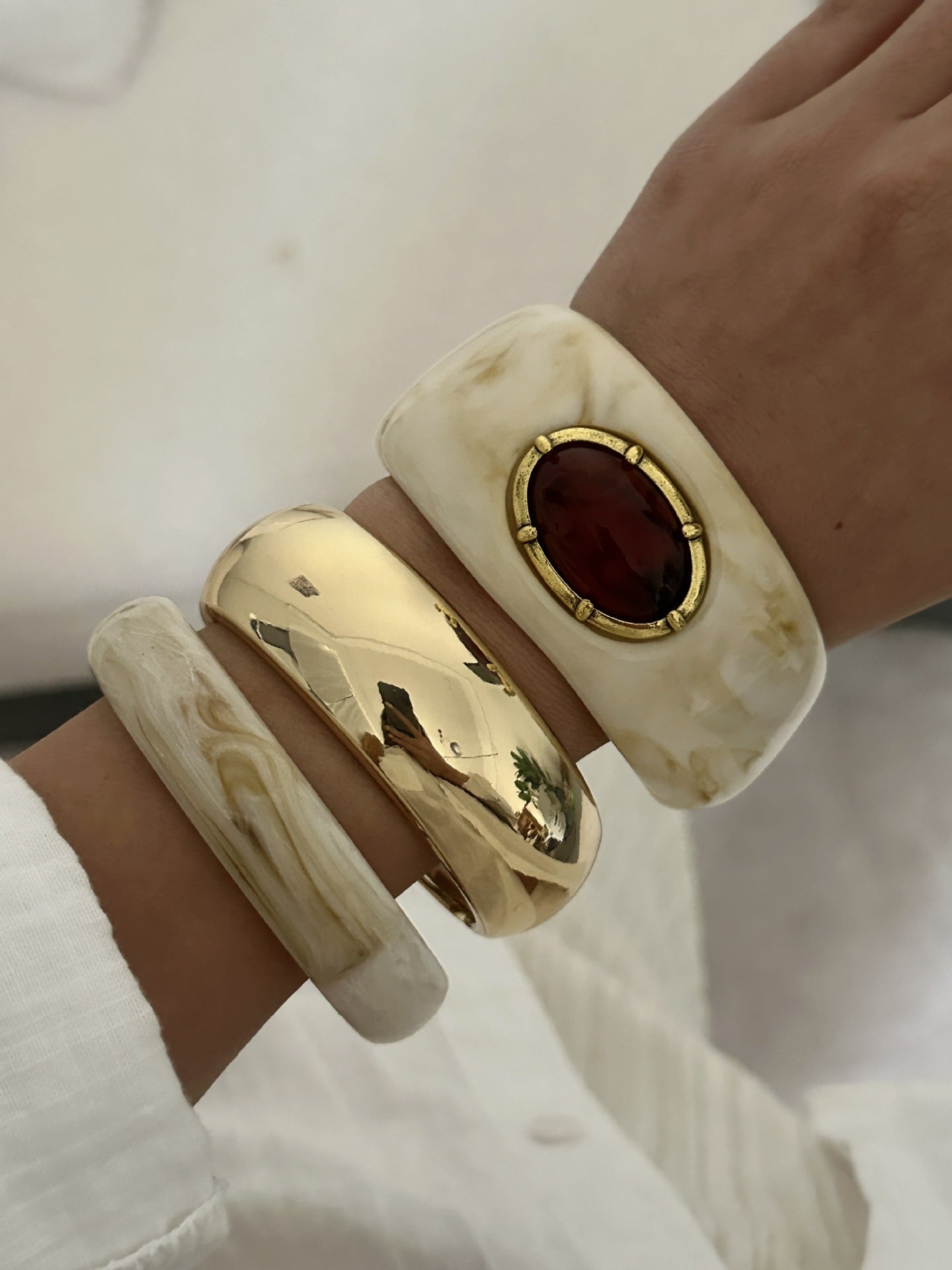 Vintage Oval Geometric Alloy Cuff Bracelet with Resin Inlay and Gradient Turquoise Pattern