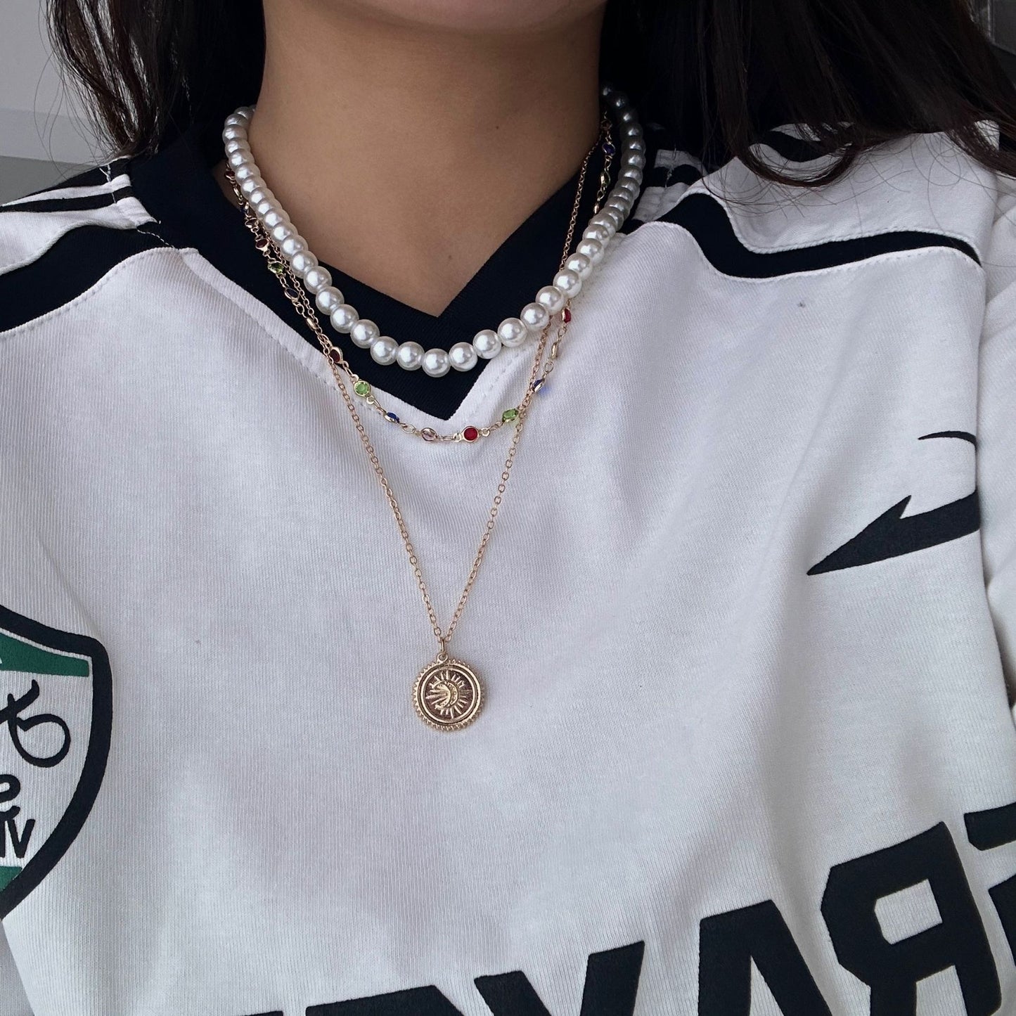 Collana a pendente minimalista casual multistrato geometrico rotondo in lega con perle finte e perline di cristallo da donna