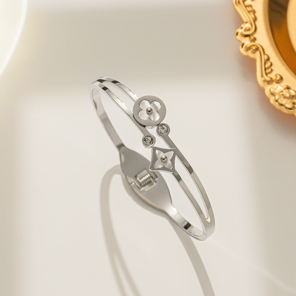 Natural Fresh Sweet Four-Leaf Clover Titanium Steel Bracelet with Gold Plating for Women
