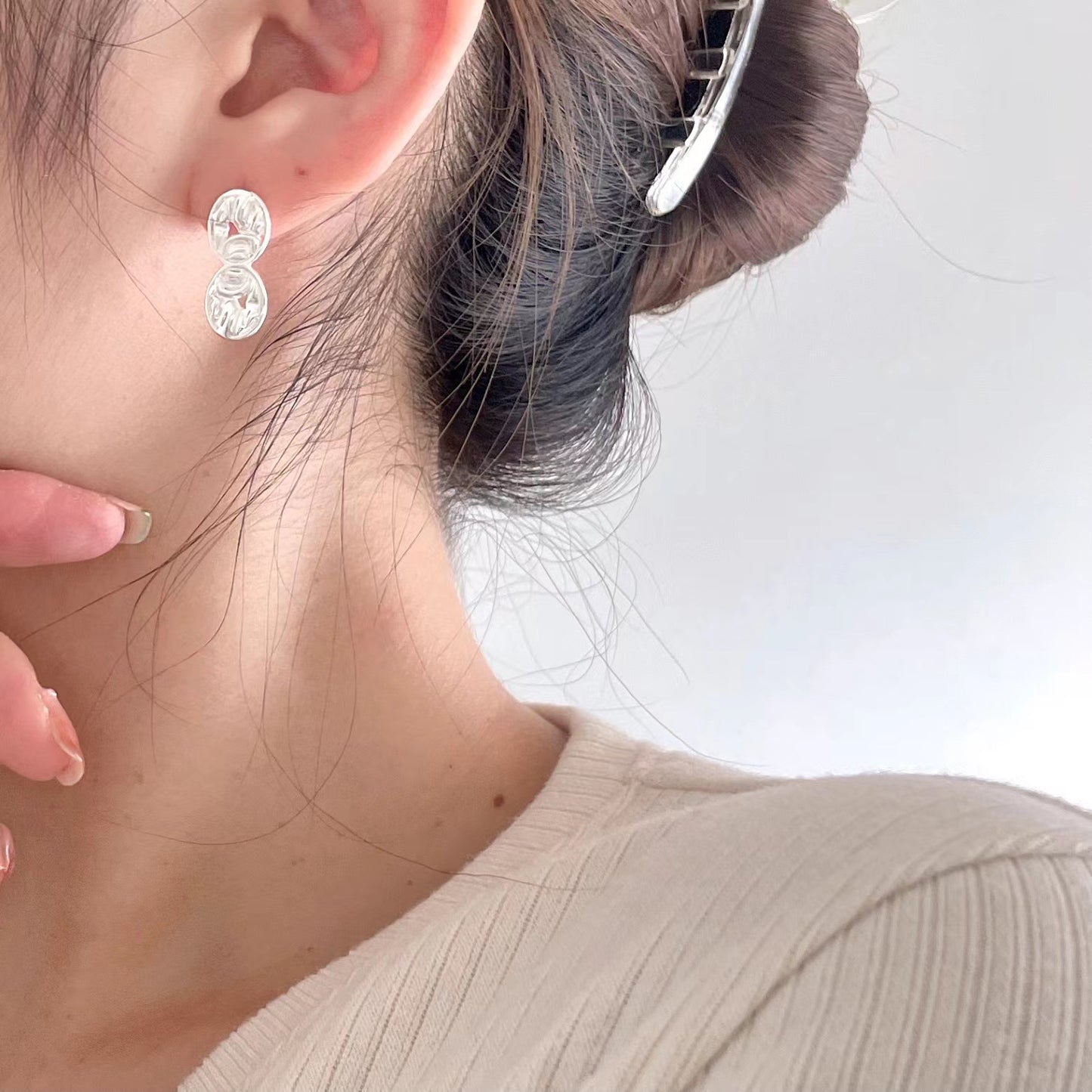 Minimalist Waterdrop-Shaped 925 Sterling Silver Earrings with Pearl Inlay and Tassel Detail for Women
