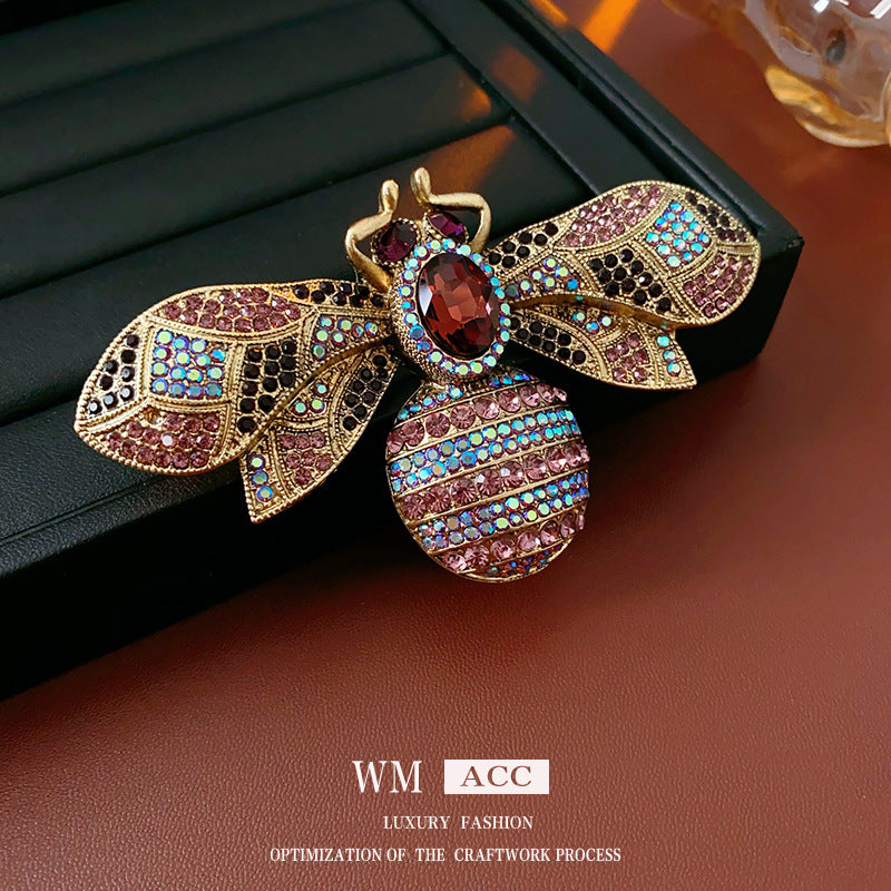 Vintage Bee Brooch in Alloy with Rhinestone Inlay for Women Elegant Fashion Commuter Accessory