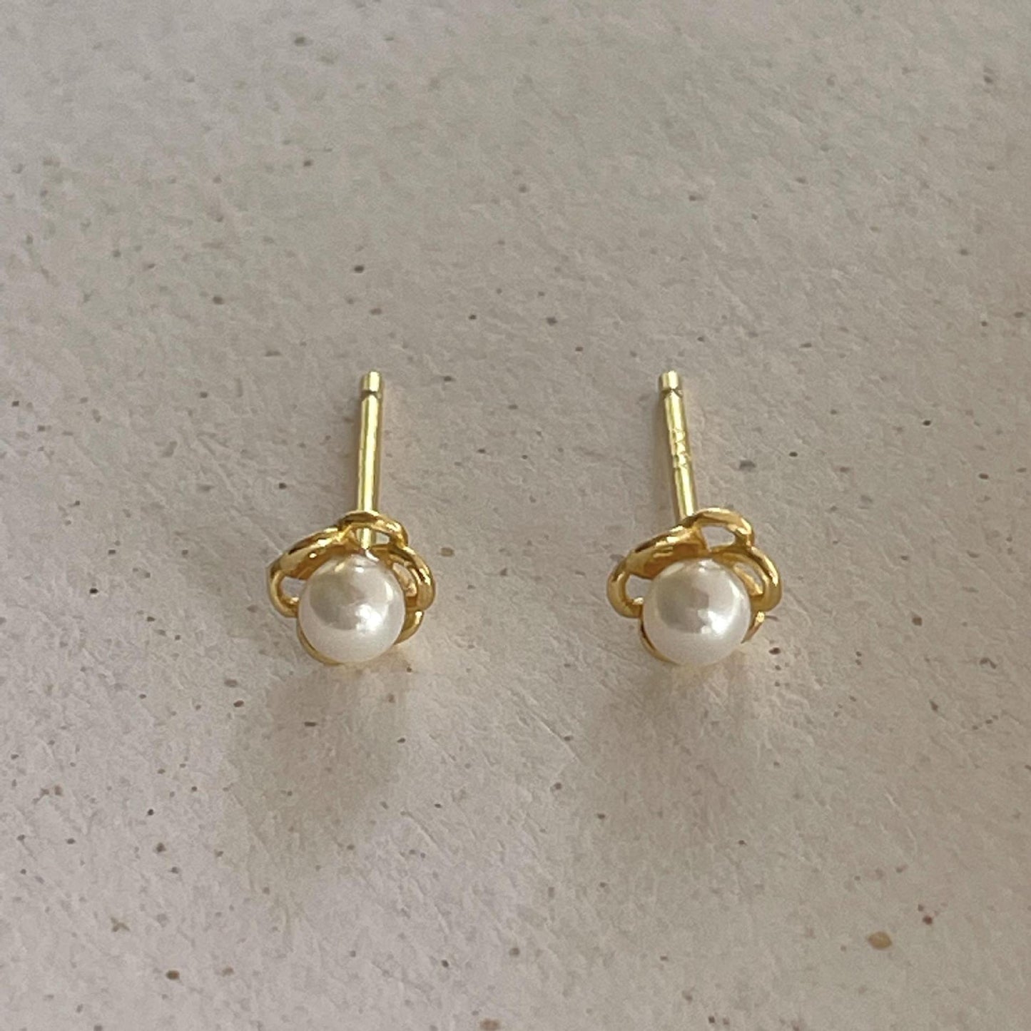 Minimalist Pearl Flower Stud Earrings in 925 Sterling Silver with Gold Plating