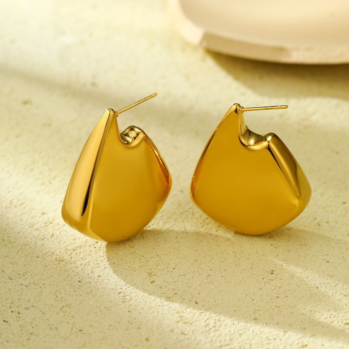 Orecchini da donna eleganti vintage geometrici in acciaio inossidabile placcati oro a forma di pinna irregolare