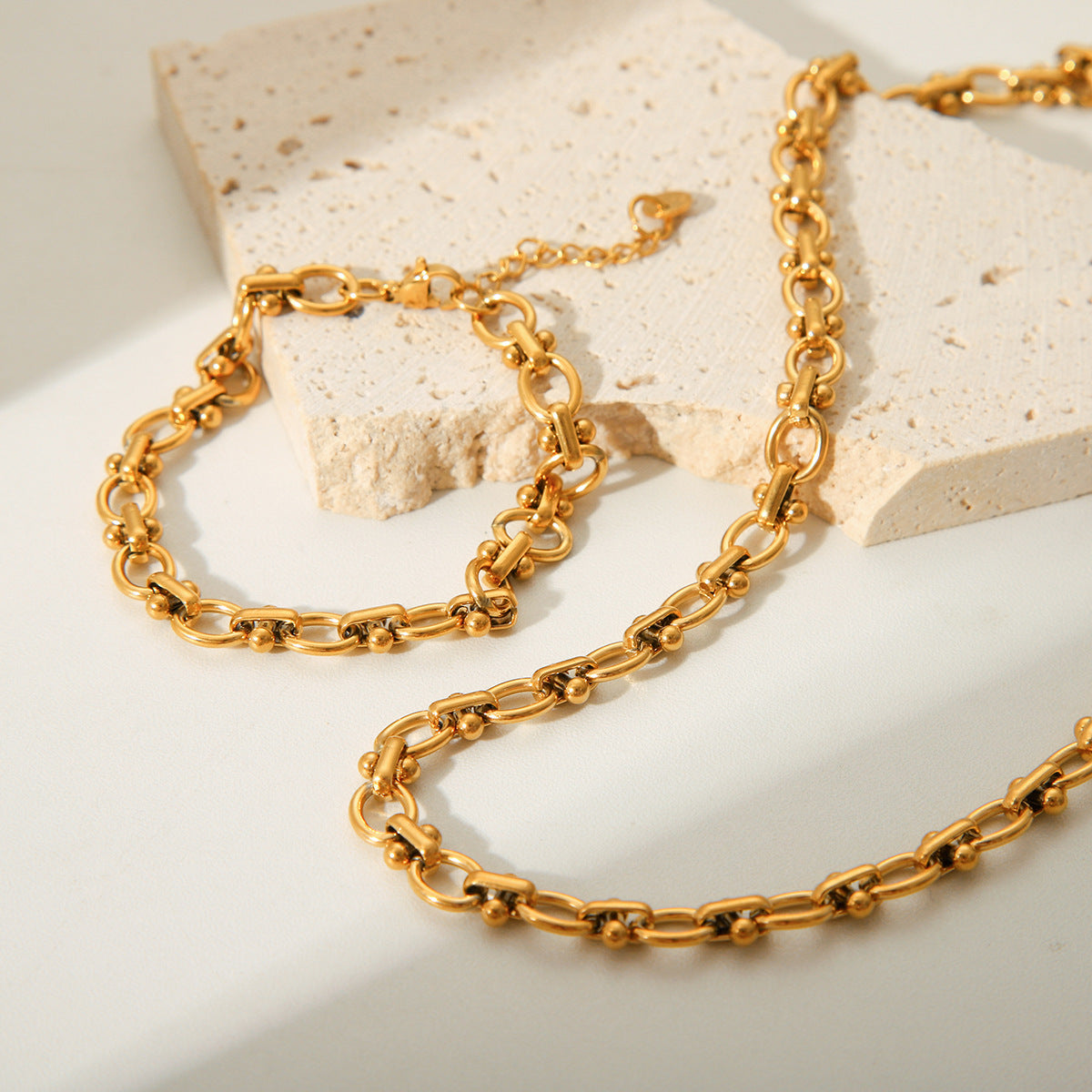 Minimalist Geometric Titanium Steel Necklace for Women with Electroplated Finish and Handmade Chain