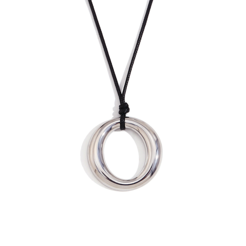Collar minimalista geométrico de acero inoxidable chapado en oro de 18 quilates con colgante de aro para mujer