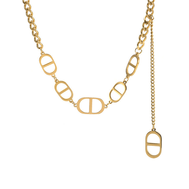 Collana con pendente geometrico minimalista in acciaio al titanio con intaglio, placcatura in oro e catena a O da donna