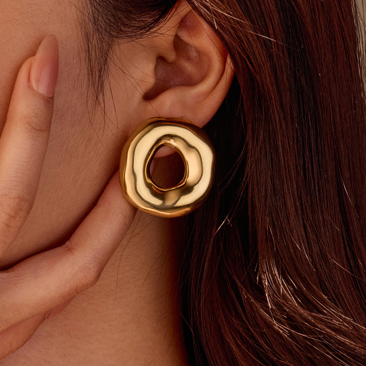 Pendientes de acero inoxidable redondos irregulares huecos estilo OL de moda con baño de oro de 18 quilates para mujer