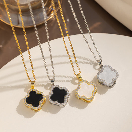 Elegante Collar con Colgante de Trébol de Doble Capa Giratorio en Acero de Titanio con Acabado Galvanizado para Mujer