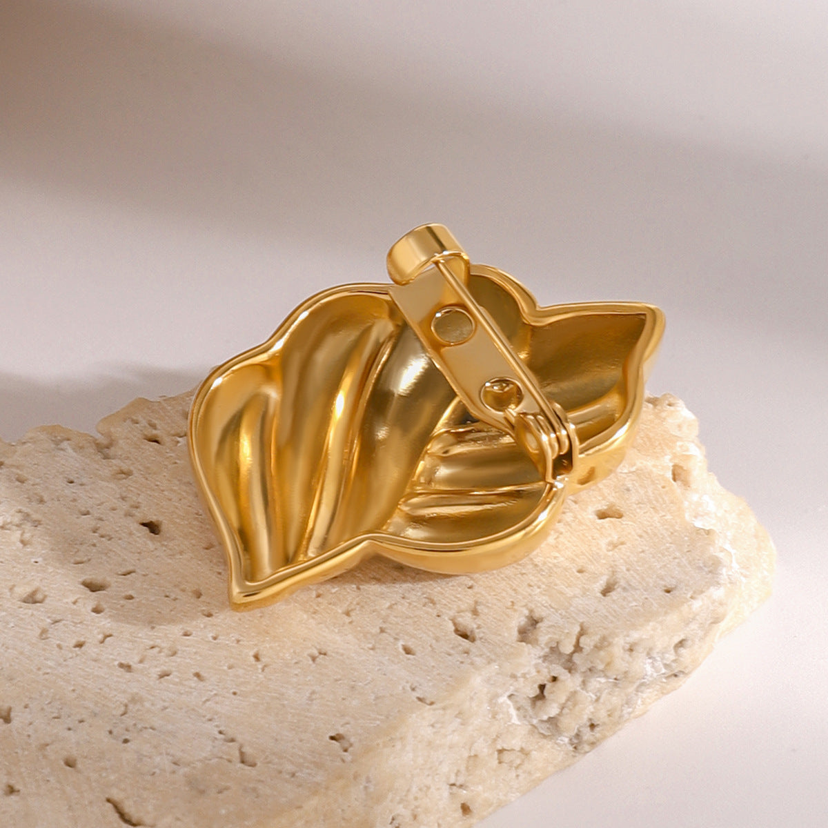 Elegant Leaf-Shaped Stainless Steel Brooch with Plating Finish for Women Fashionable Office Wear Accessory