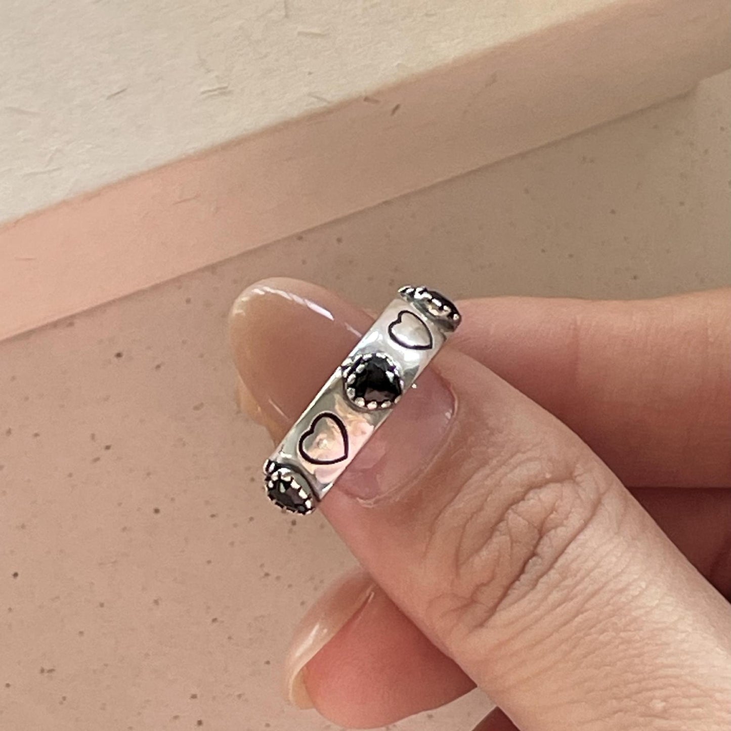Anillo Vintage de Plata Esterlina 925 con Forma de Corazón e Incrustaciones de Circones, Diseño Geométrico, Banda Apilable Femenina y Minimalista